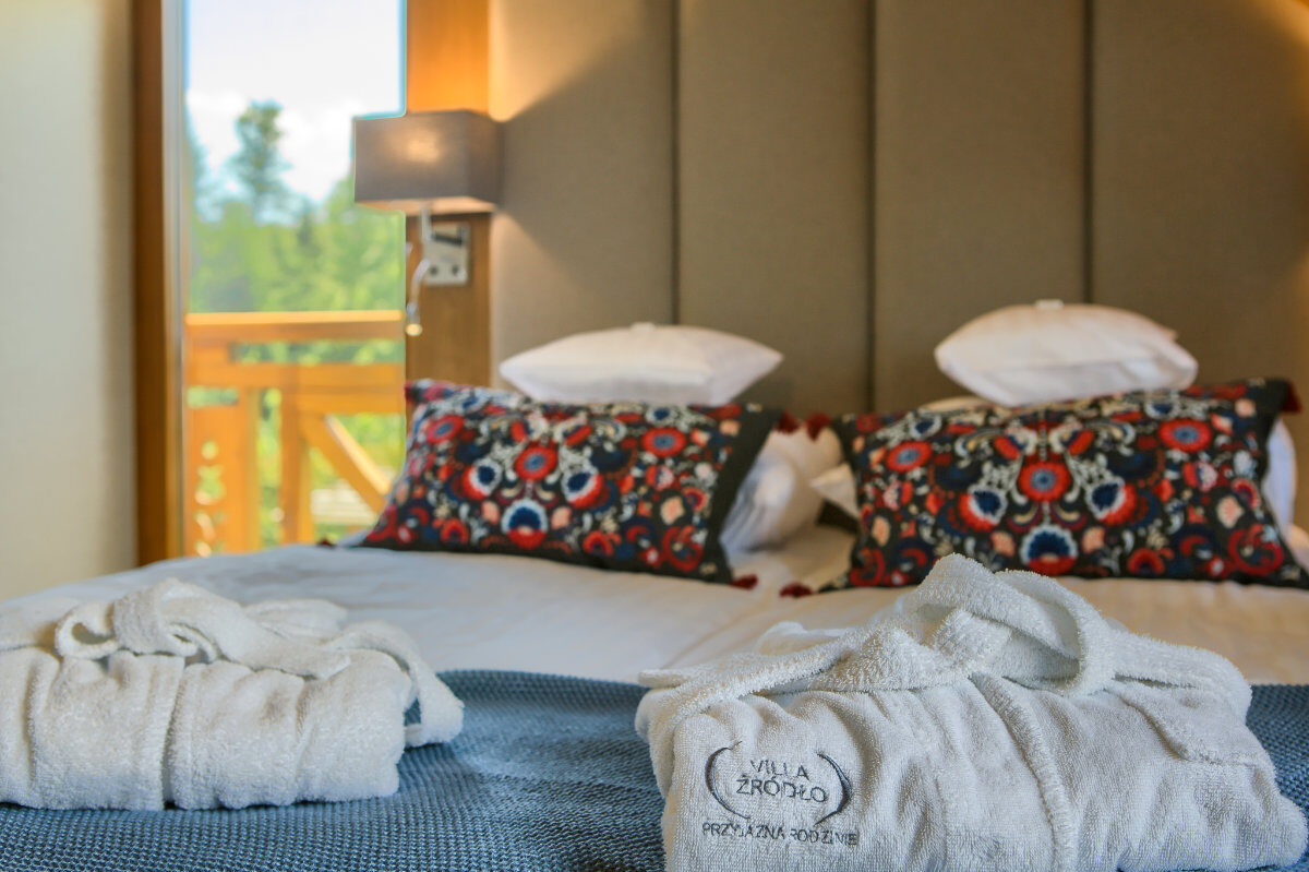 Apartament w Kamiennym Domku - łóżko